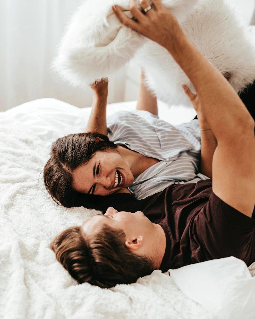 honeymoon photo ideas in hotel