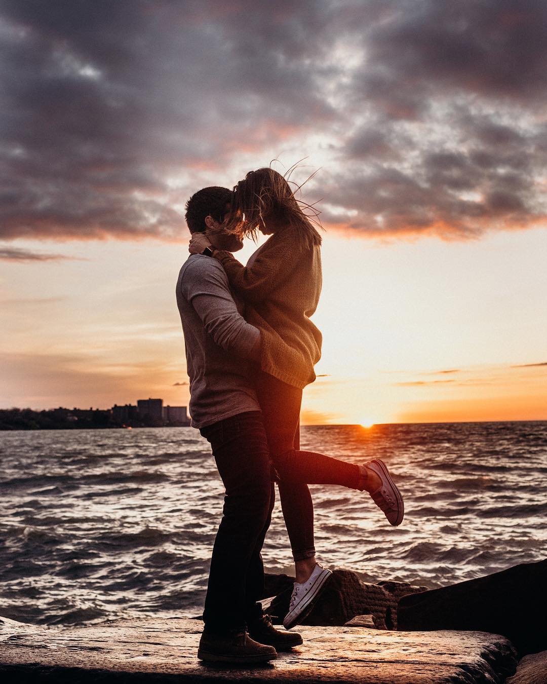 honeymoon photo ideas romantic couple photos beach