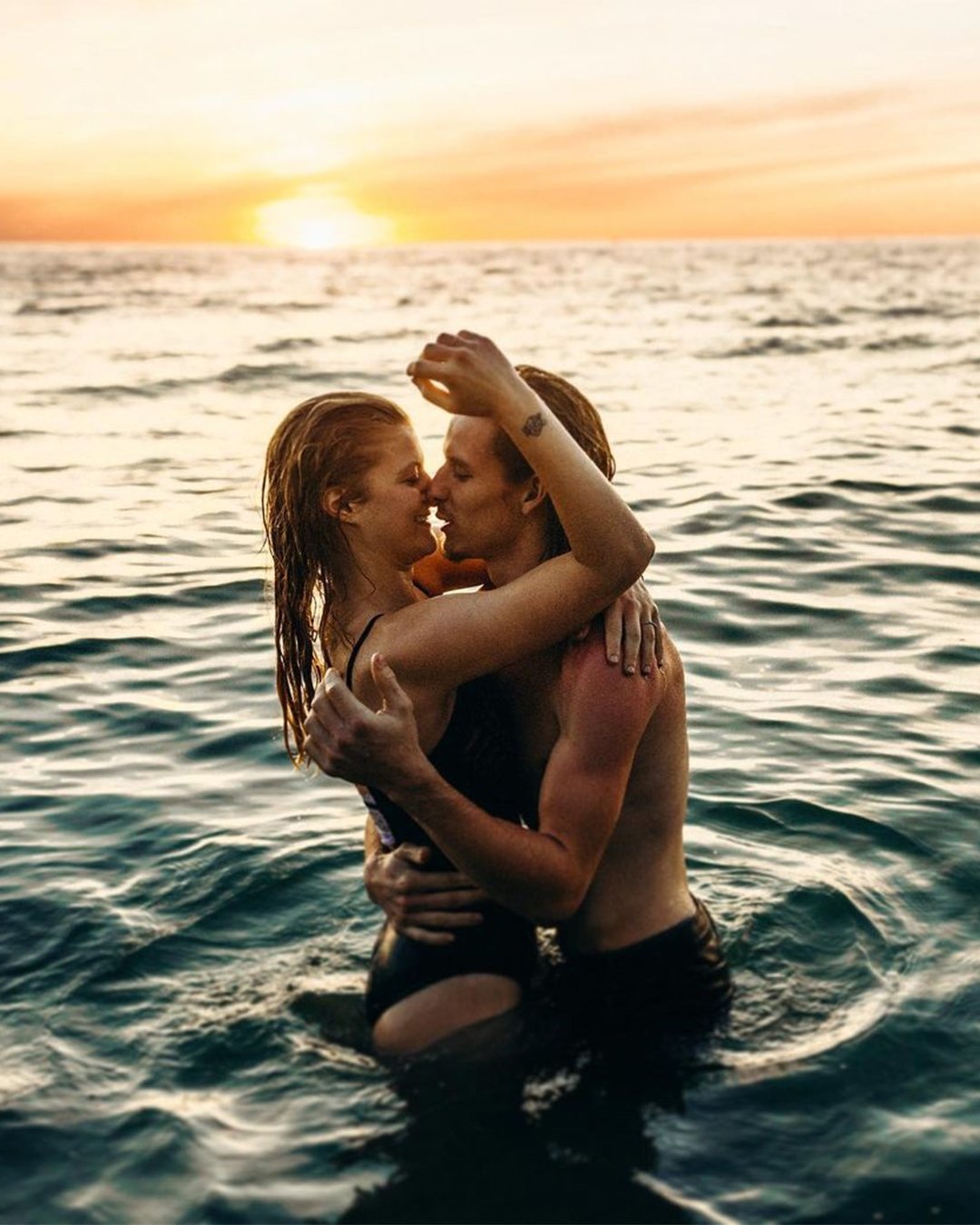 honeymoon photo ideas sweet honeymoon kiss ideas for inspiration