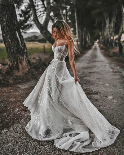 Sweetheart Neckline Wedding Dress Ideas: 21 Gowns + Faqs