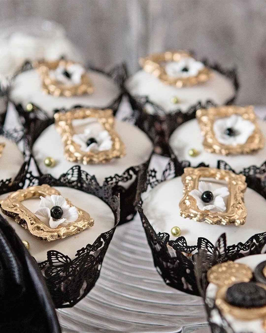 unique wedding cupcake ideas vintage wedding cupcakes
