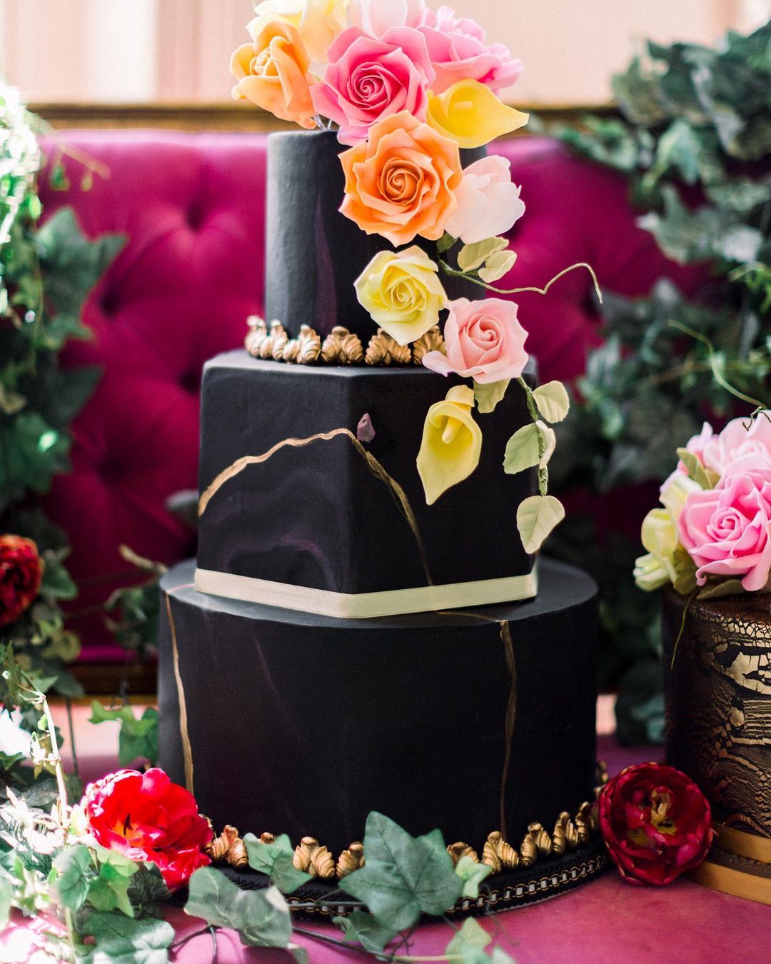 wedding cake trends geometric shapes golden black