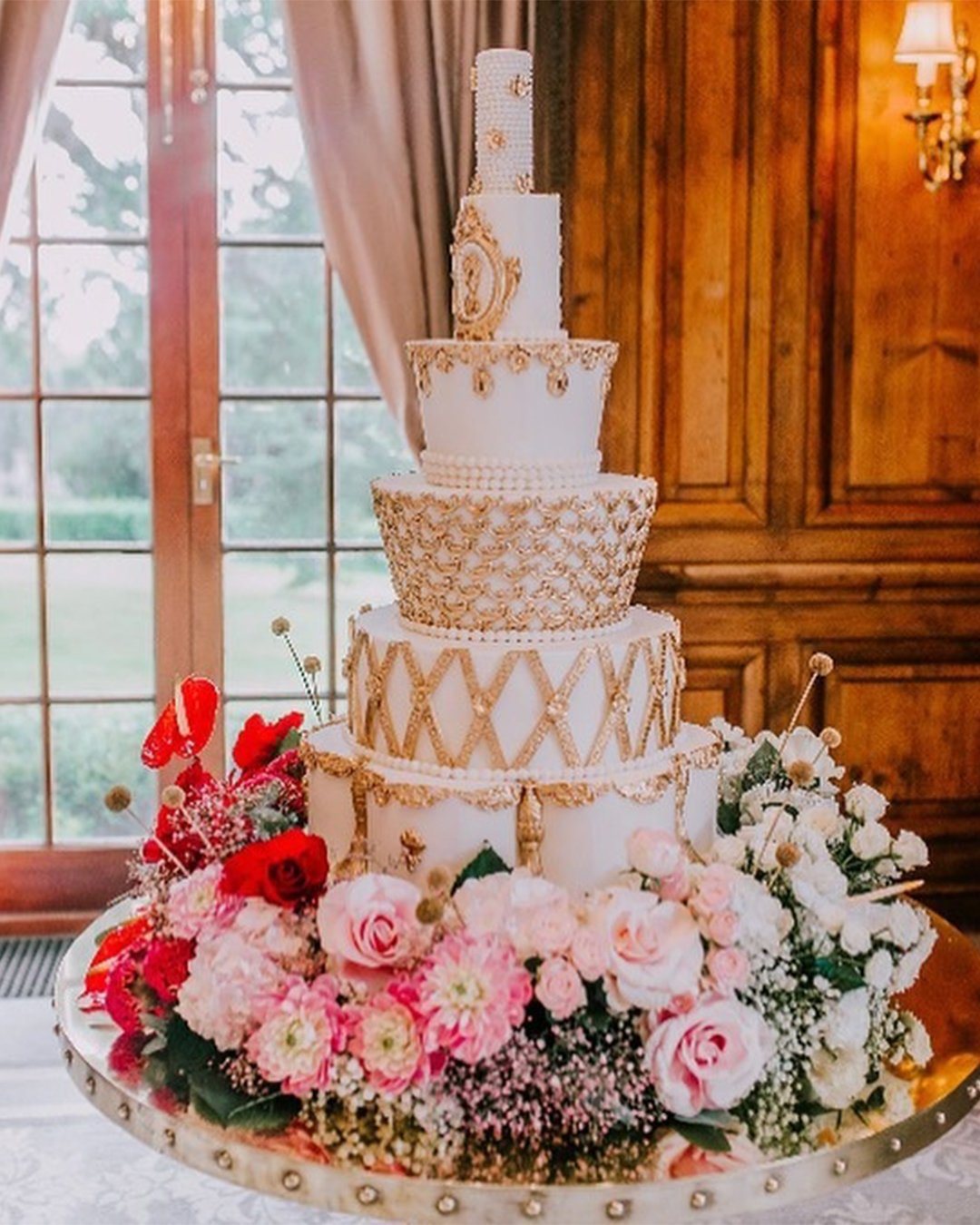 wedding cake trends with gold details