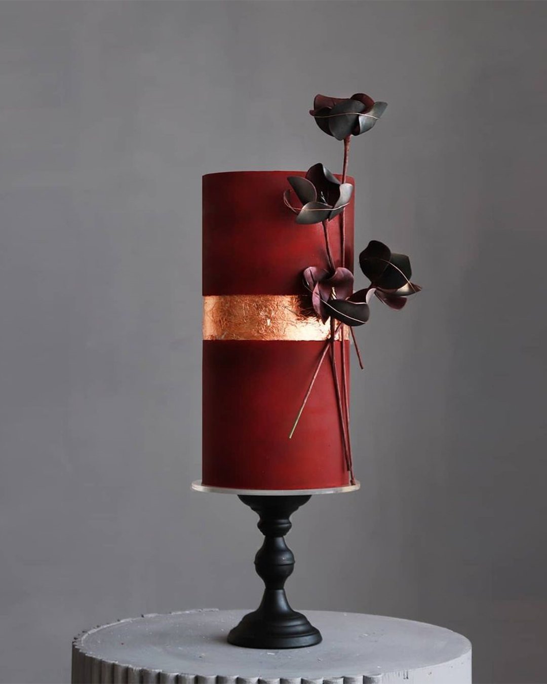 wedding cake trends with gold details
