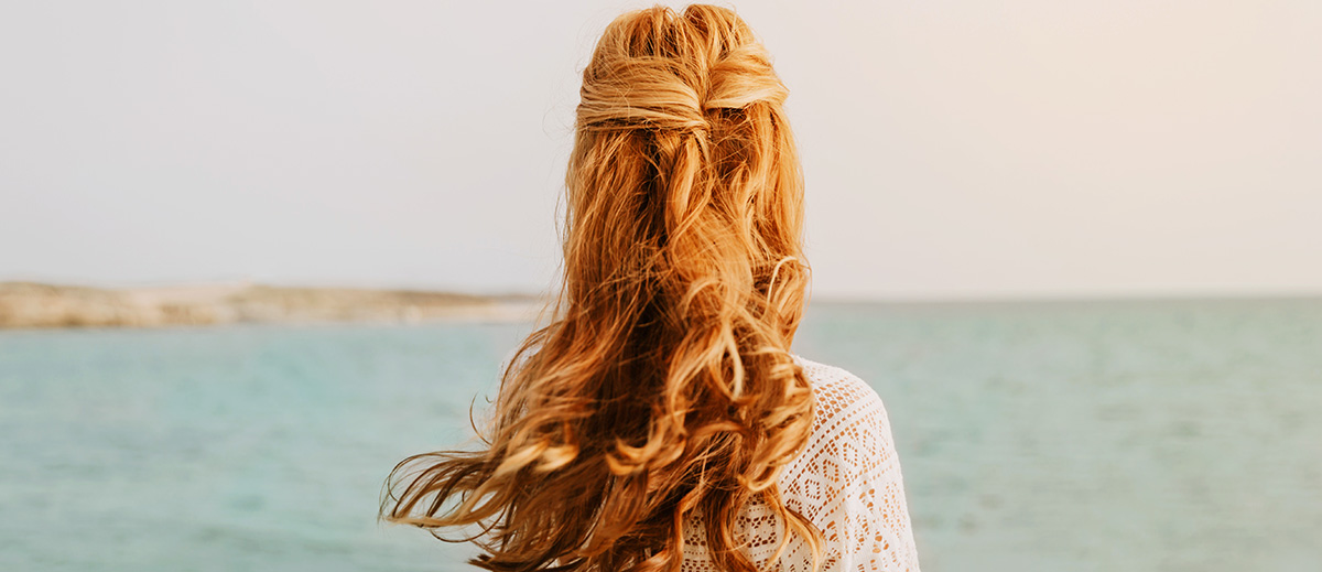 30+ Beach Wedding Hairstyles: Relaxed Looks [2025 Guide & FAQs]