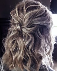 Beach Wedding Hairstyles: Relaxed Looks [2022/23 Guide & FAQs]