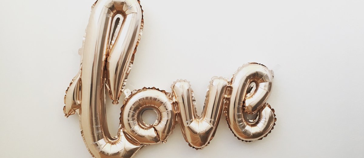 Unique Design Combinations For A Black And Gold Wedding Theme Plan