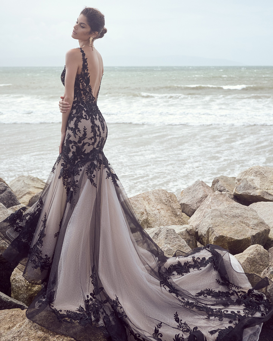 Black and White Wedding Dresses: 18 