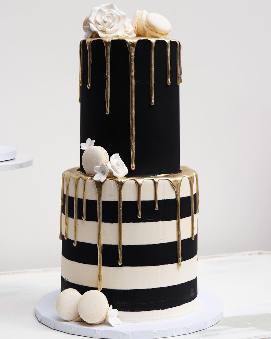 black wedding cake white