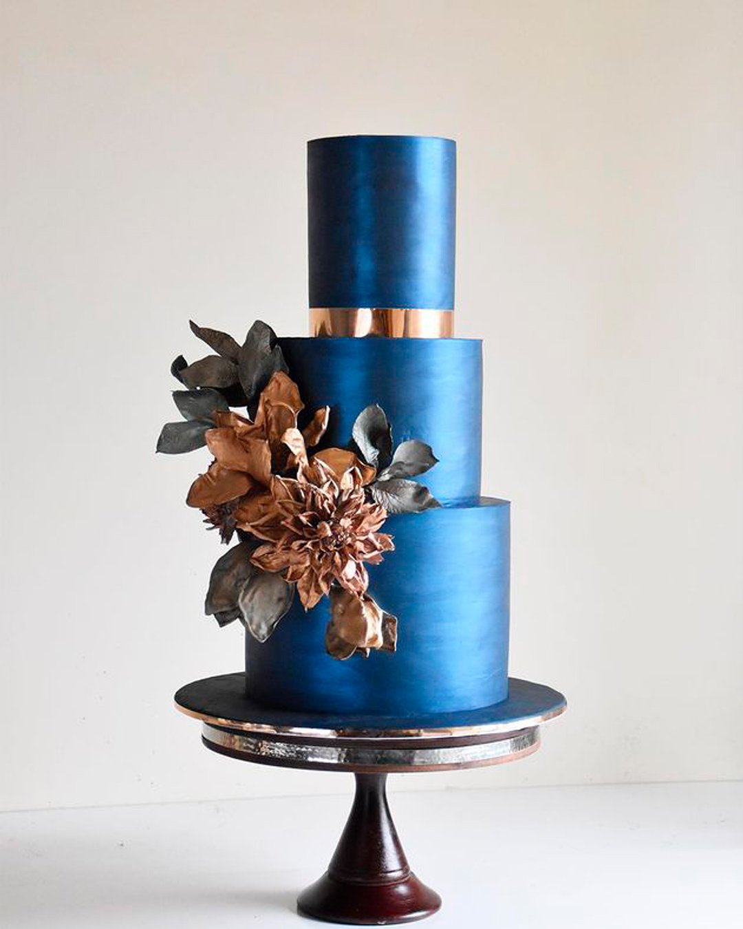 blue and gold wedding theme cake flowers classy