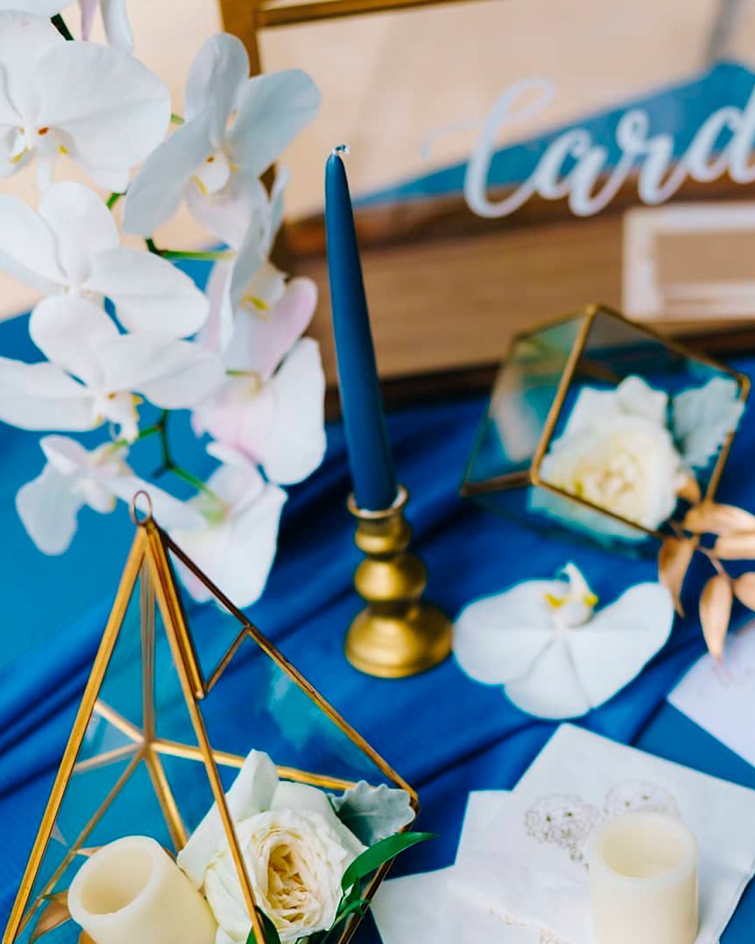 blue and gold wedding theme table centerpiece