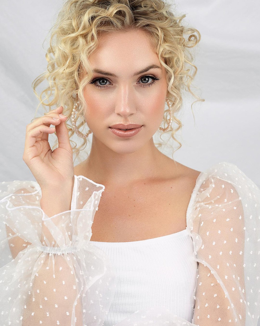 bob wedding hairstyles curly blonde sandrabierens_bridal