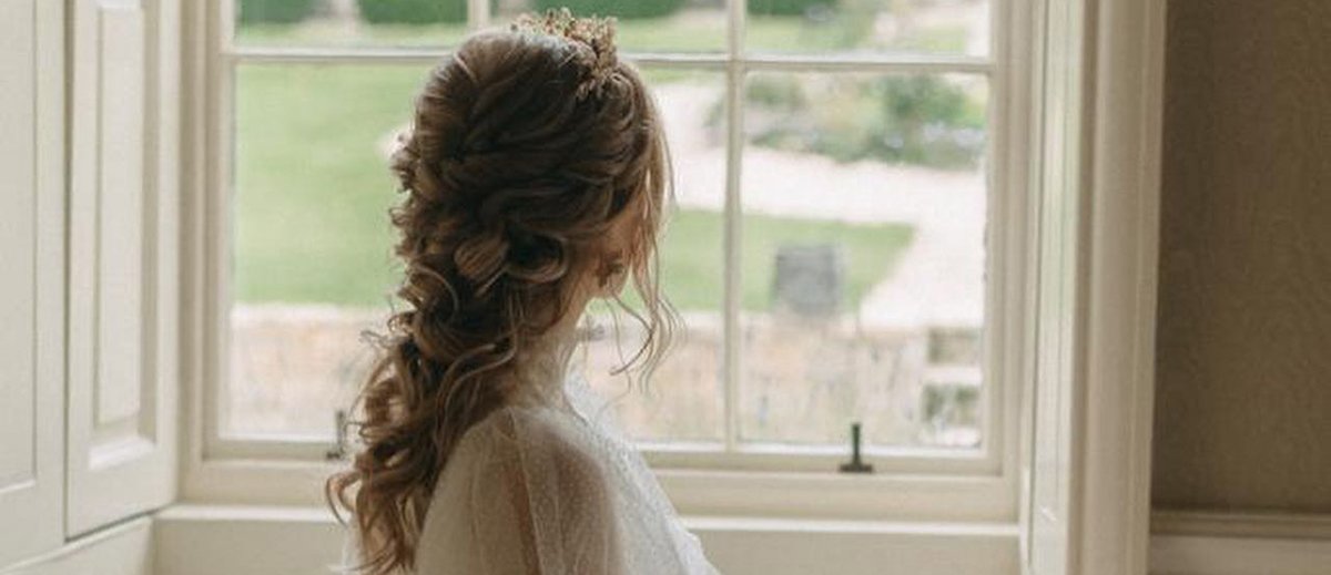 Fall Wedding Hairstyles For Brides And Guests [2022 Guide & FAQs]