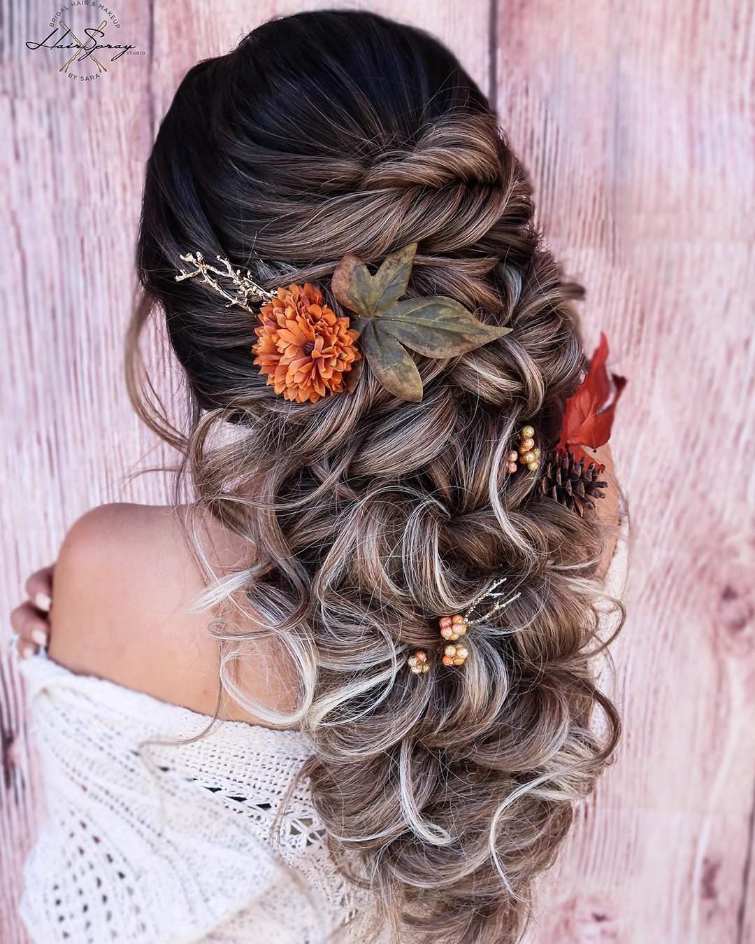 fall wedding hairstyles long hair curly anf flowers hairspray_studio