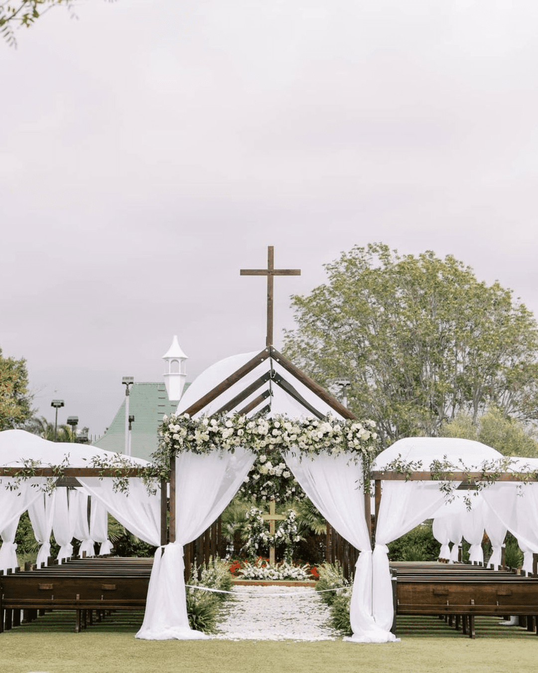 modern wedding decor church greenery ideas
