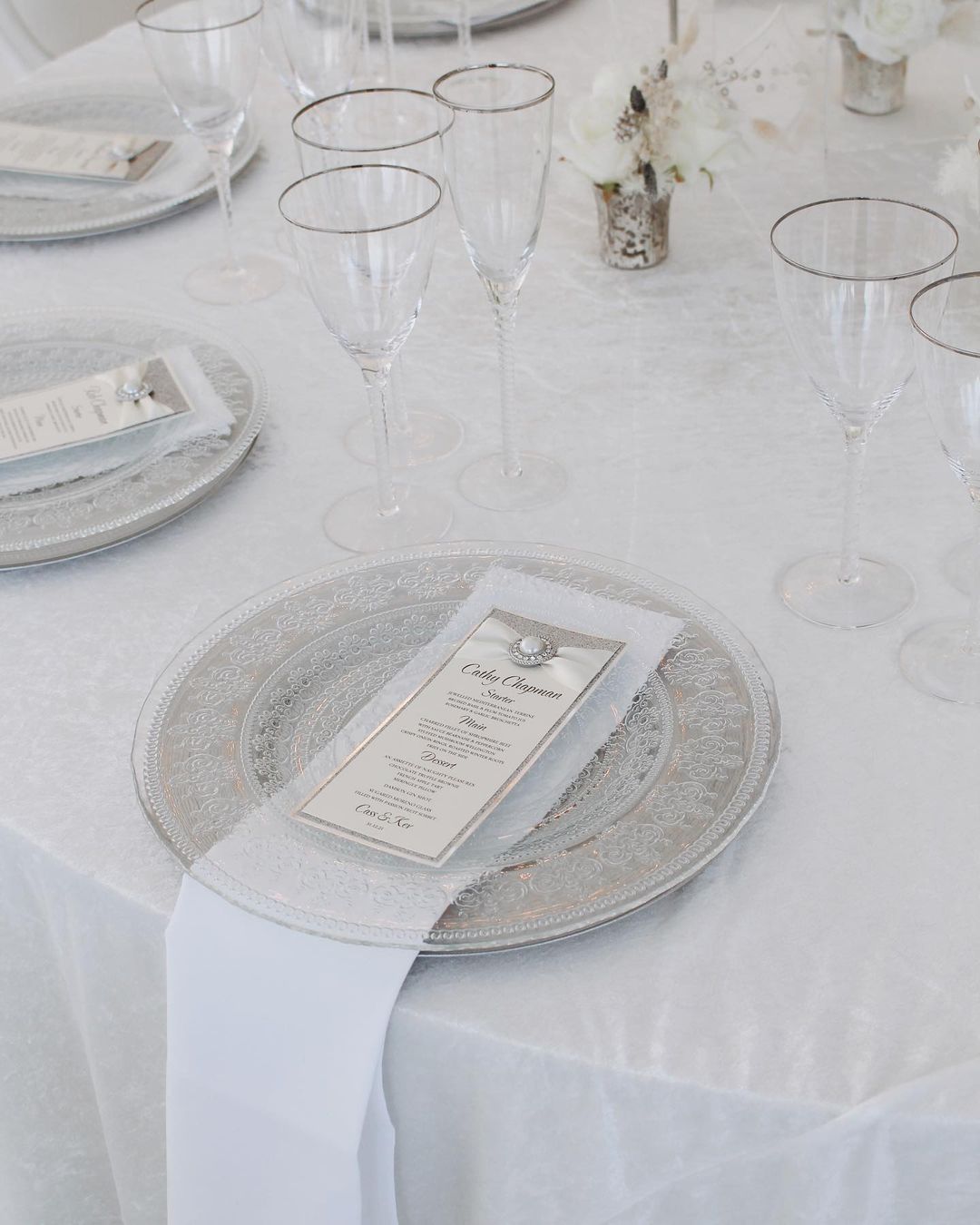 modern wedding decor white and silver table idea