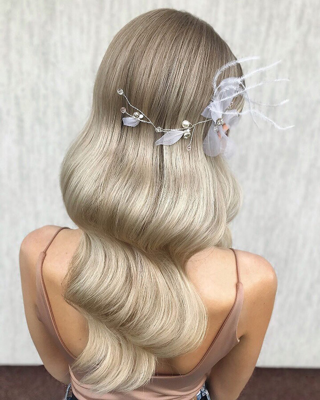 old hollywood wedding waves with vine and feathers julia_alesionok