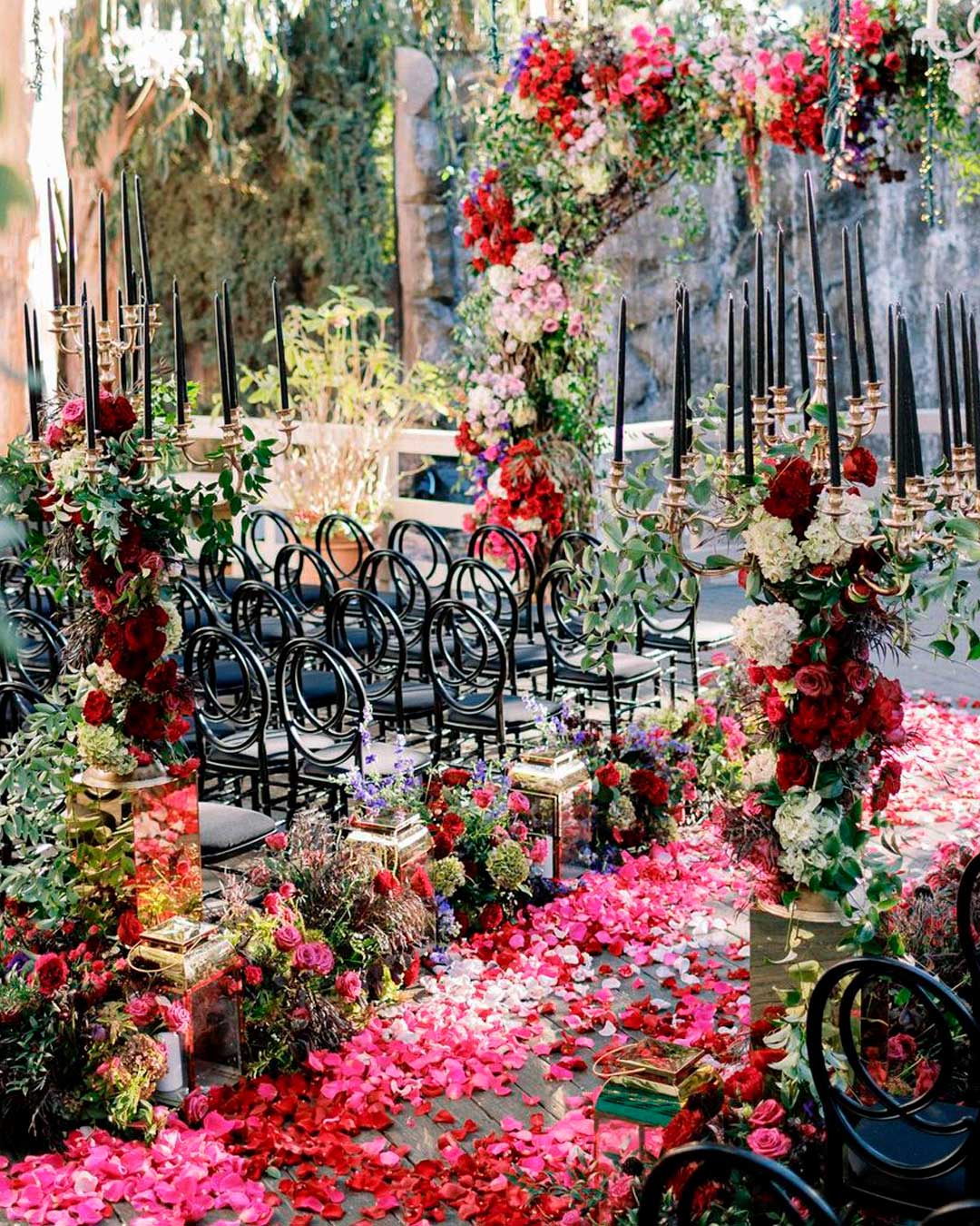 red and black wedding theme aisle flowers