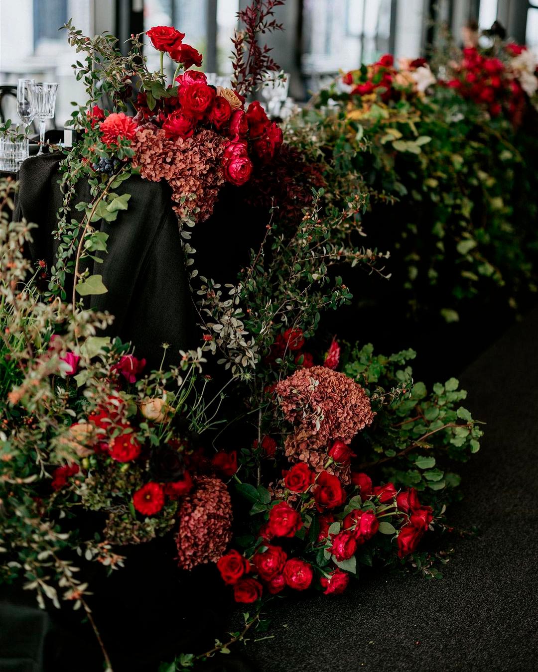 red and black wedding theme flowers aisle