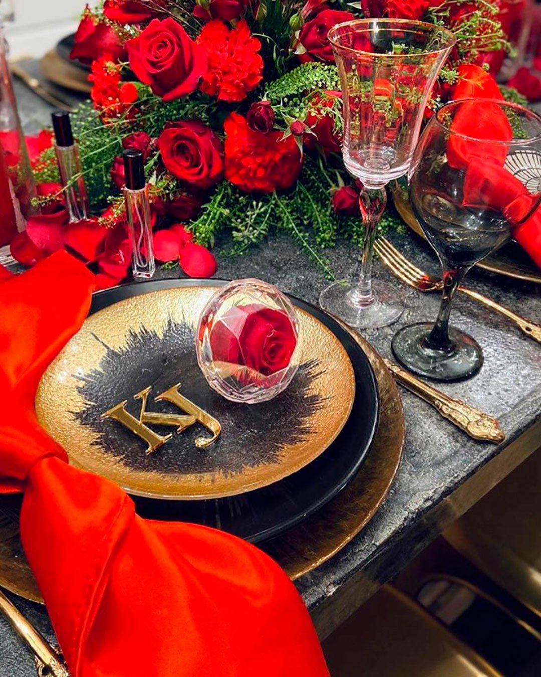 red and black wedding theme table decor setting