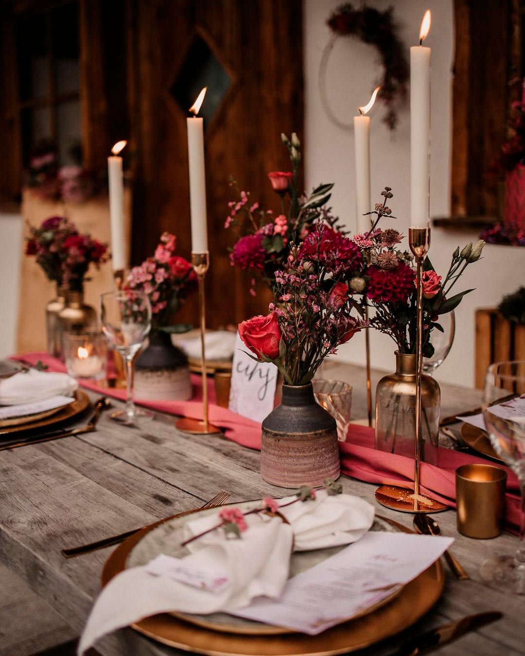 red and black wedding theme table