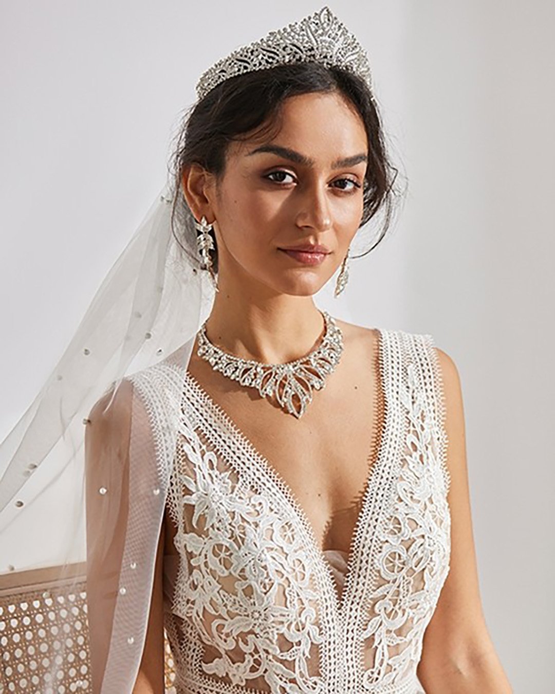 Bridal Hairstyles With Veil And Tiara Wedding Hairstyles With Crown 2022 Looks & FAQs