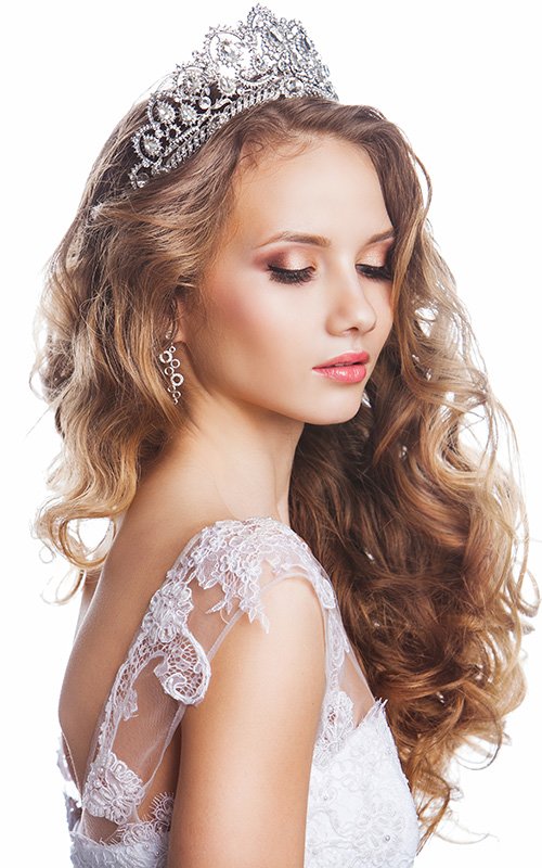 Romantic princess-style bridal curls | Wedding hairstyles, Bridal hair,  Romantic princess