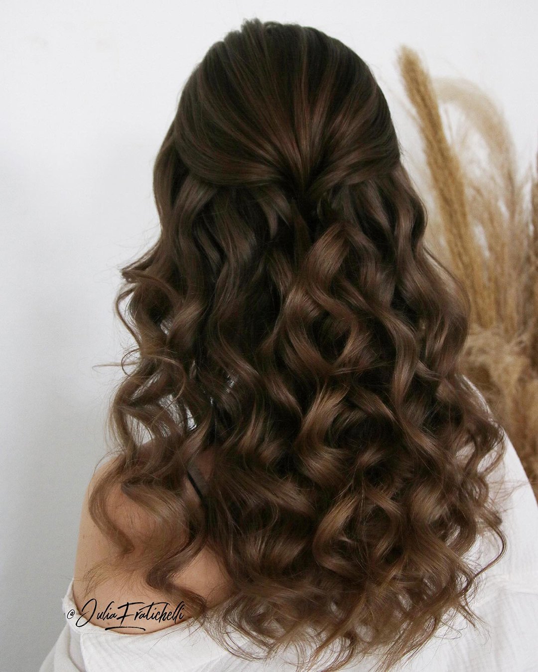 winter wedding hairstyles curly dark hair juliafratichelli.bridalstylist