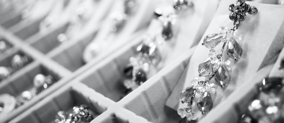 40 Ideas Of Black Wedding Accessories To Wow Your Guests