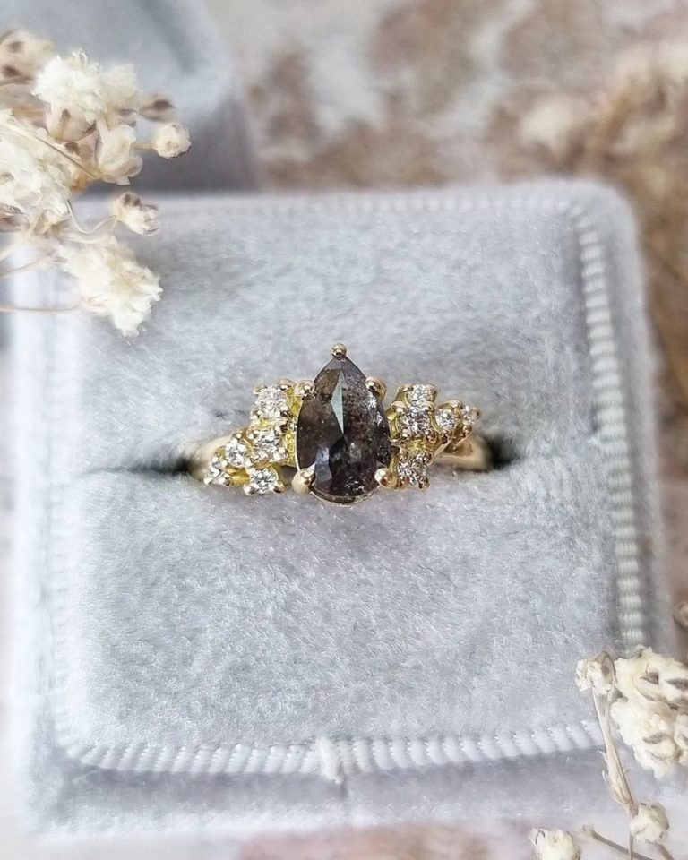 Black Wedding Accessories: 30 Ideas To Wow Your Wedding Guests
