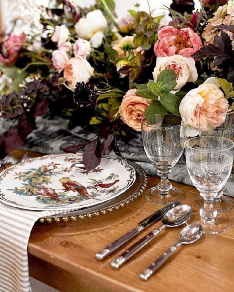 Black Wedding Flowers To Enhance Your Big Day Location