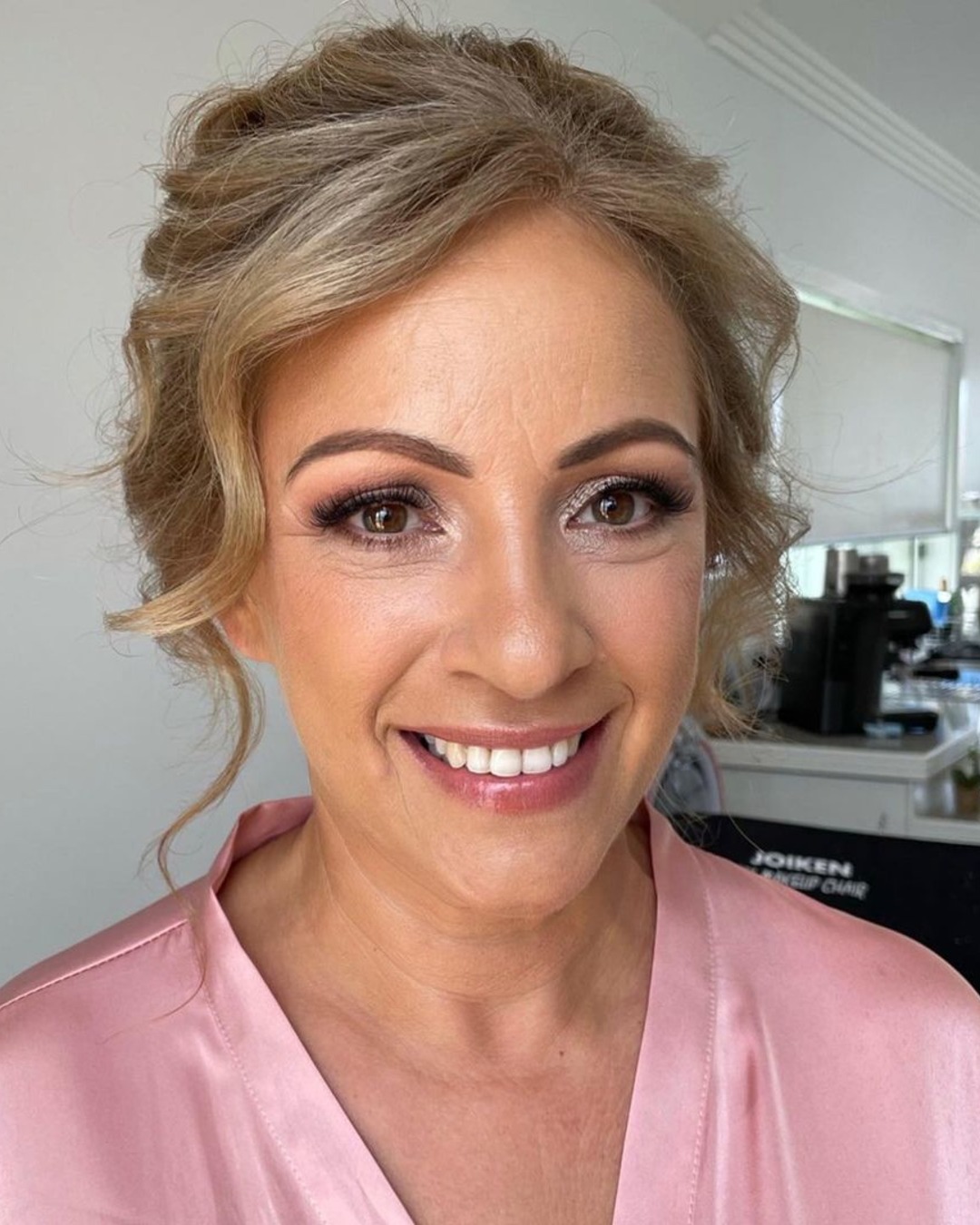 Mother of the bride makeup soft glam look