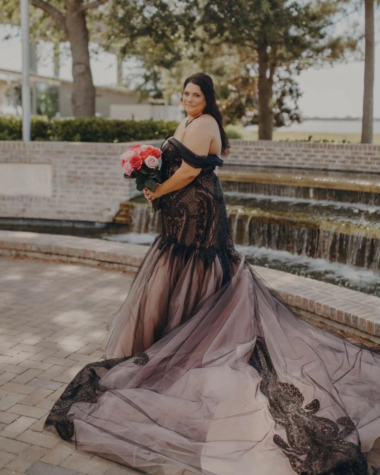 Plus Size Black Wedding Dress — 15 Ideas For Curvy Brides + FAQs