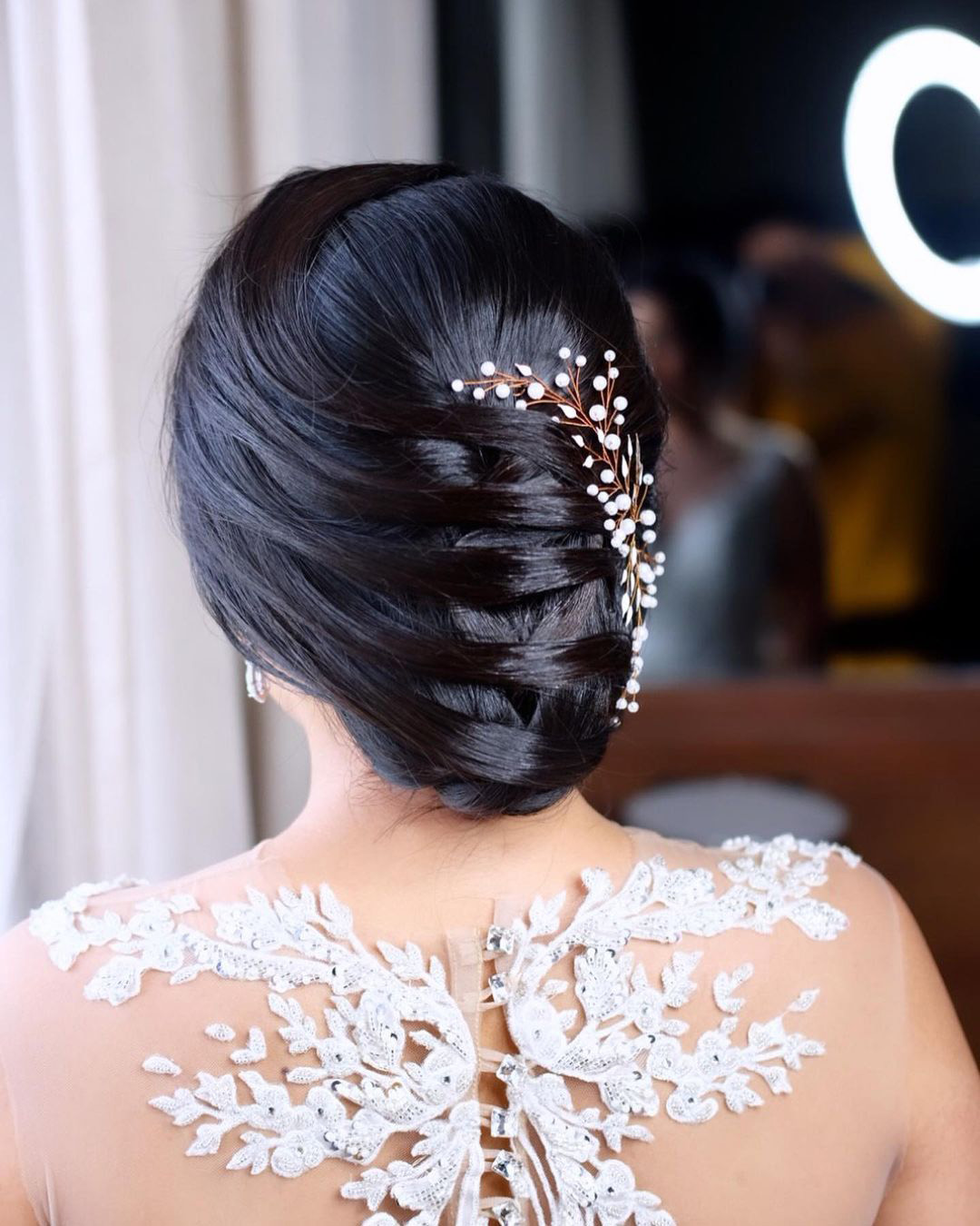 asian wedding hairstyles shell updo with hairpin atenikks
