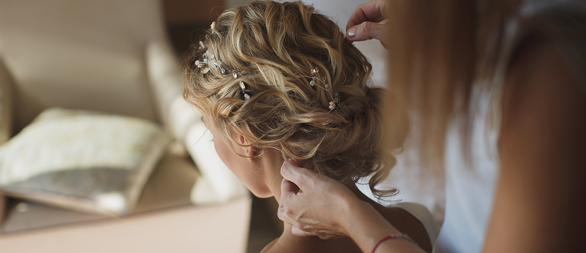Bridal Hair Pins and Combs 2022 Guide & FAQs