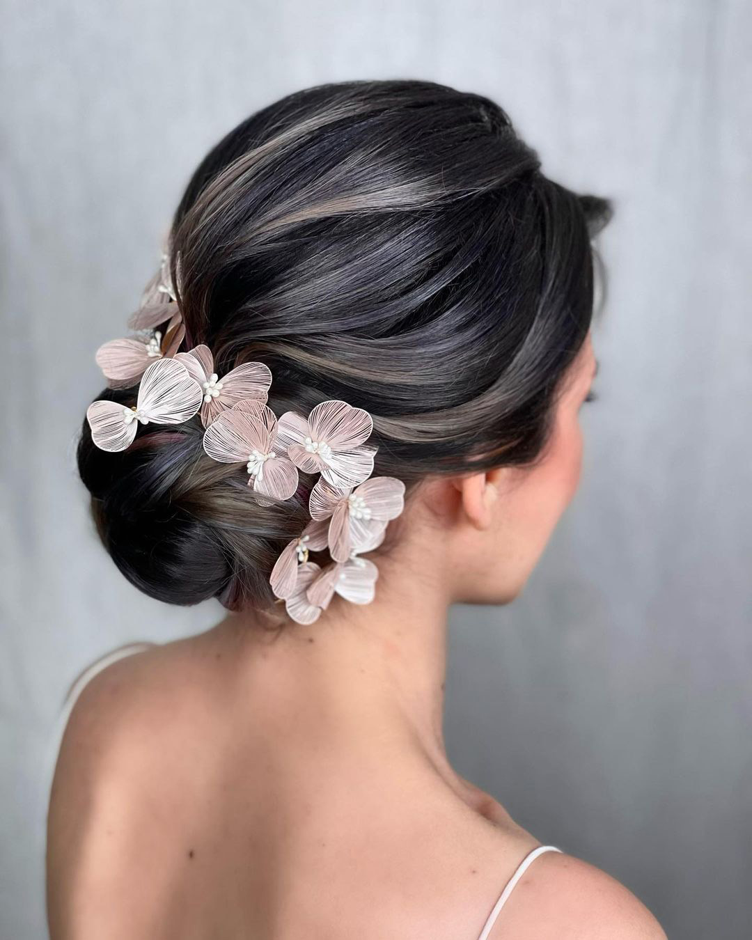 bridal hair pins low bun with petals kasia_fortuna