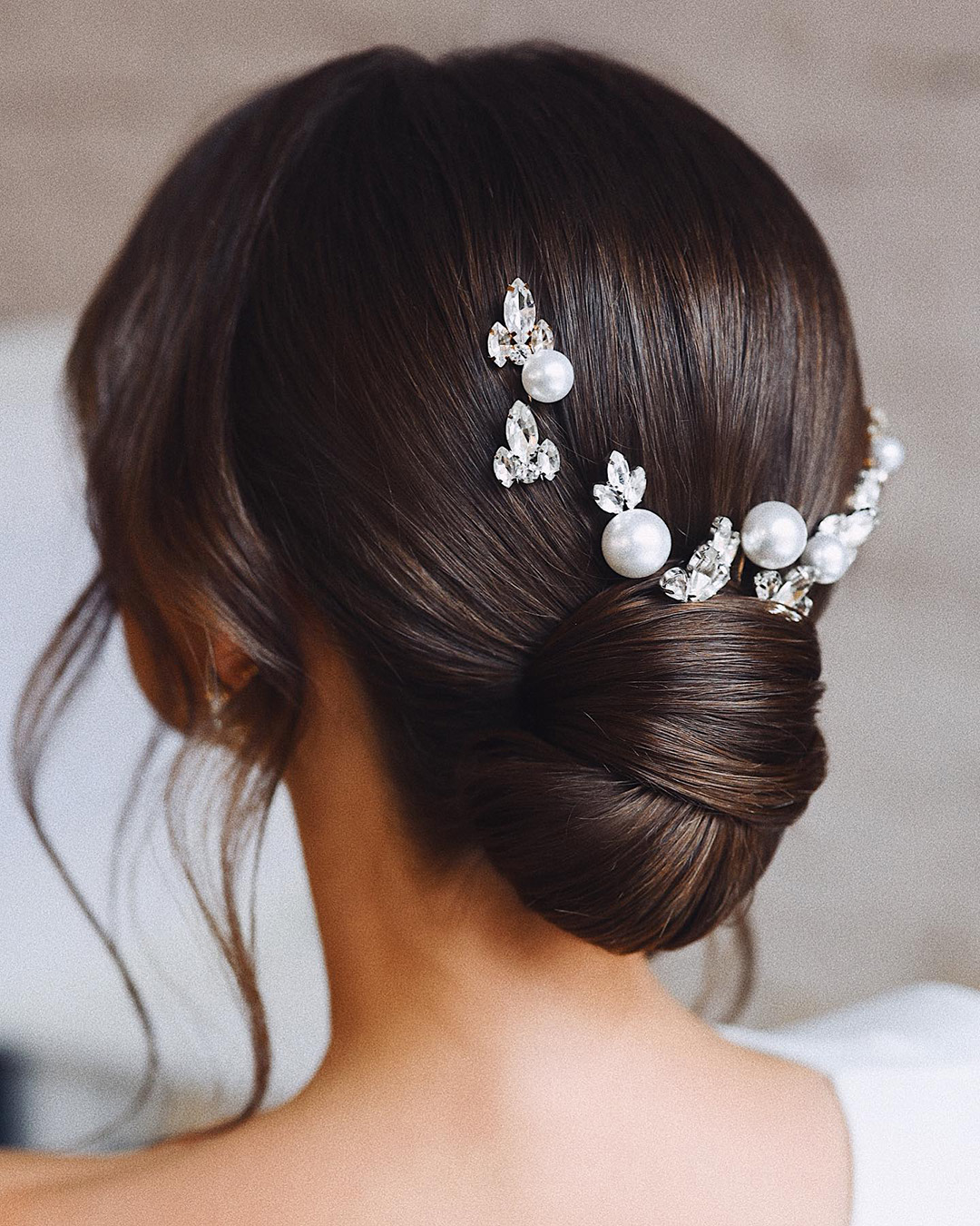 bridal hair pins with pearls sleek chignon tonyastylist