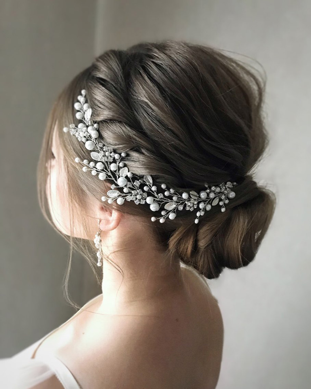 bridal hairpiece low bun with side hair wine with pearls julia_alesionok