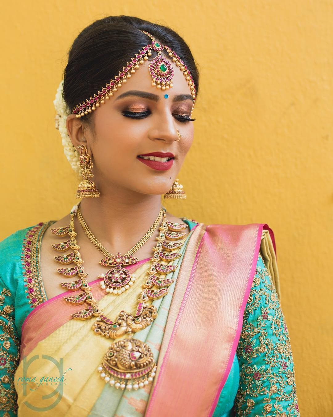 indian bridal makeup elegant shimmer with long lips romaganeshphotography