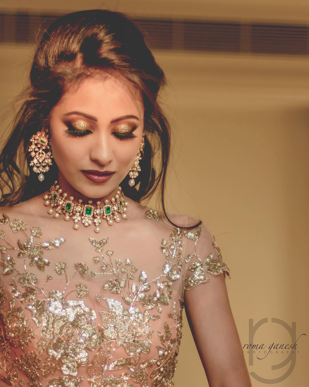 indian bridal makeup metallic gold smokey eyes romaganeshphotography