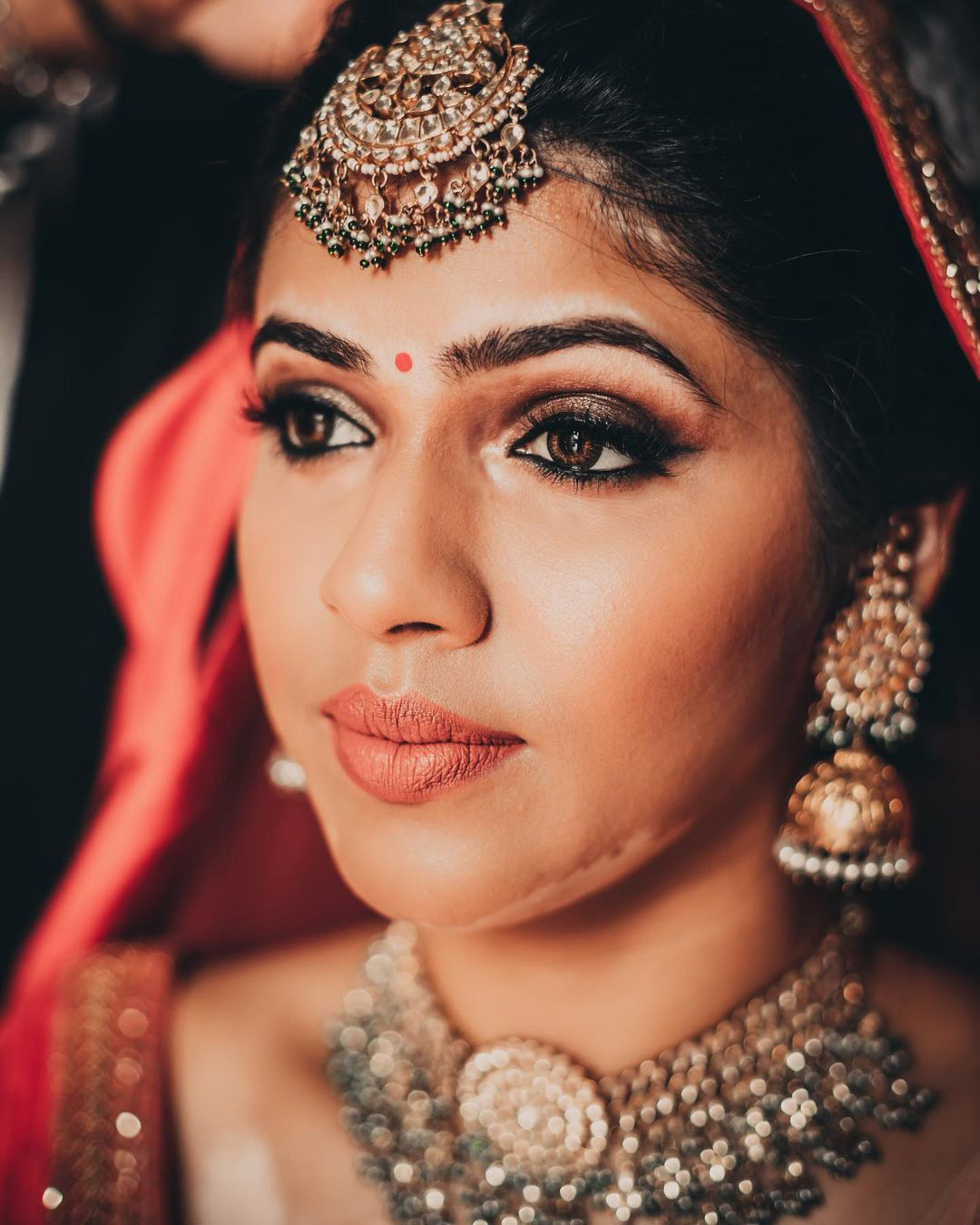 indian bridal makeup shimmer eyeshadows arrows romaganeshphotography