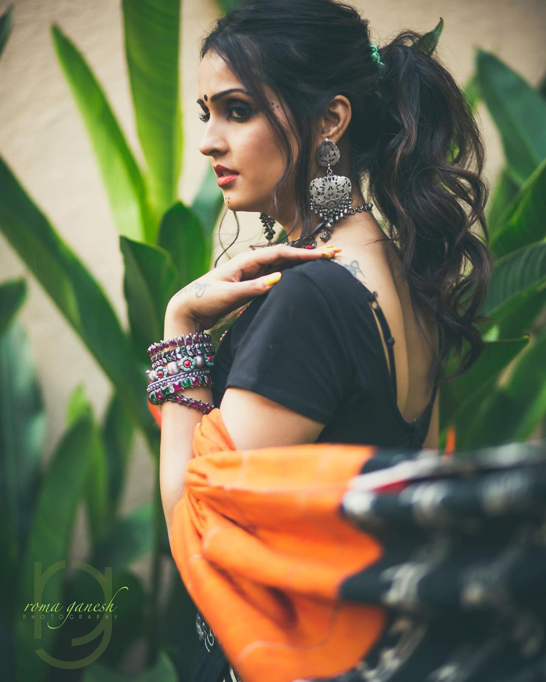 indian wedding hairstyles easy volume high ponytail romaganeshphotography