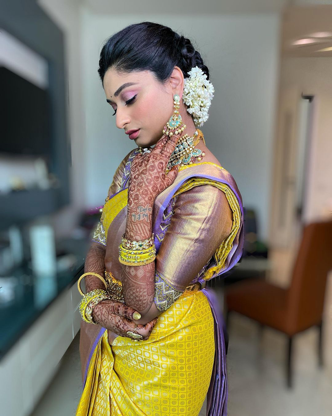indian wedding hairstyles low bun with flowers ronan_mili