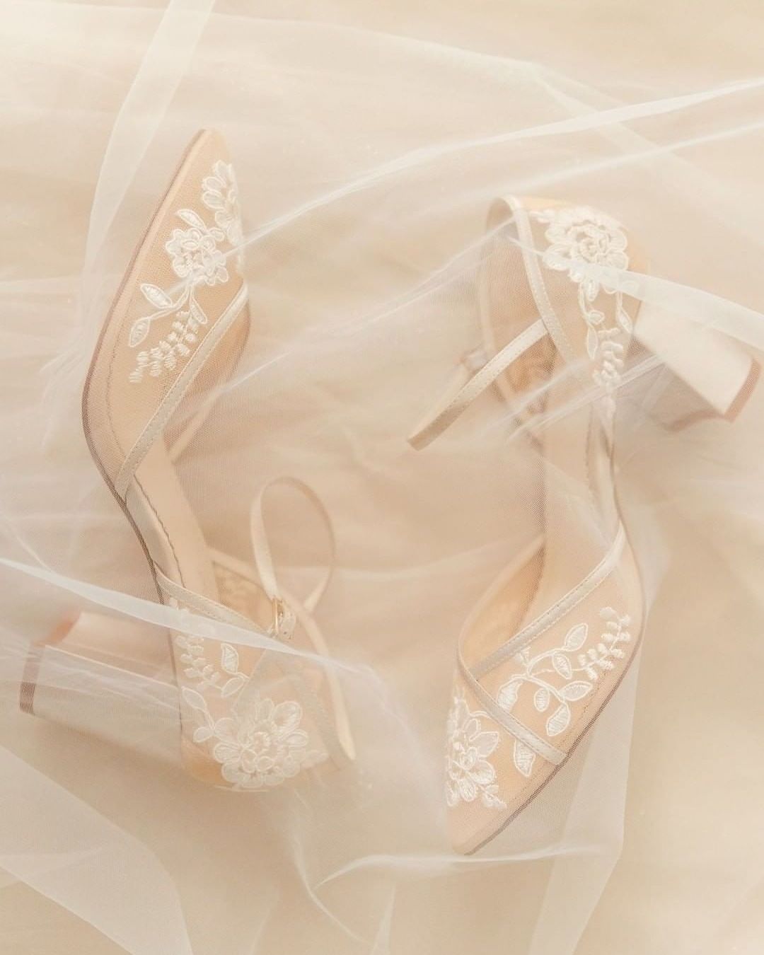 lace wedding shoes kitten heel