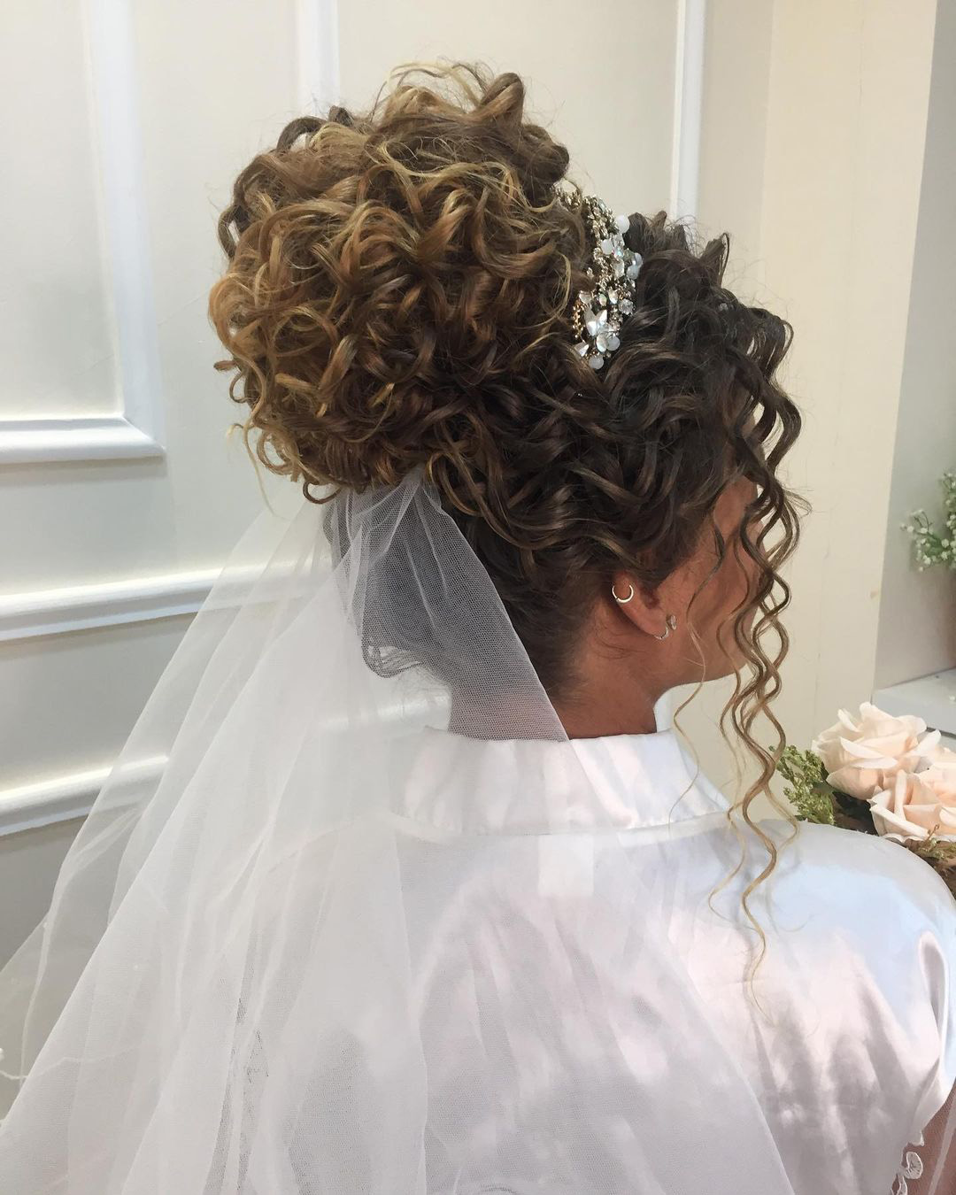 natural wedding hairstyles high bun with veil penteadoslucena