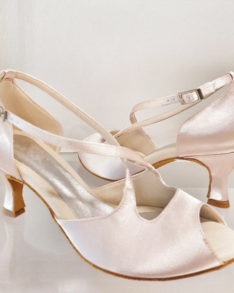 Rose Gold Wedding Shoes: 21 Ideas For Modern Brides   FAQs