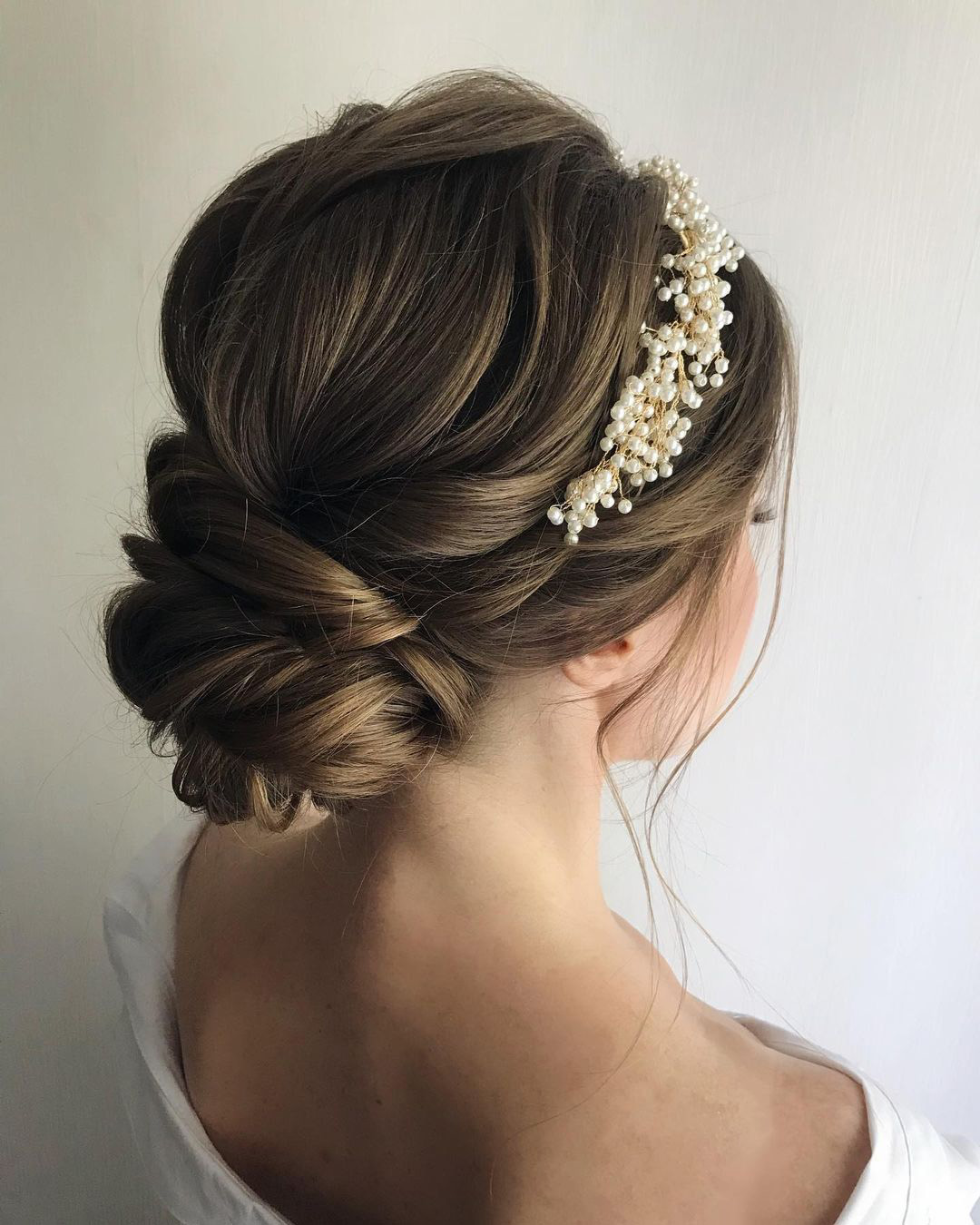 wedding hairstyles headband with pearls low bun julia_alesionok