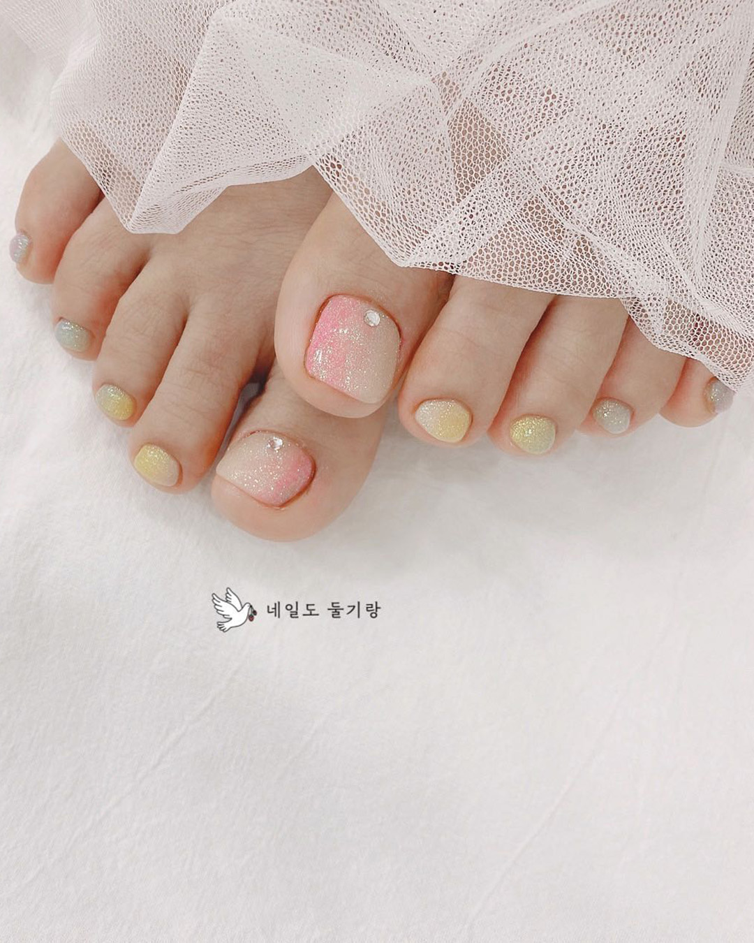 wedding toe nails sparkling rainbow ombre doolginail