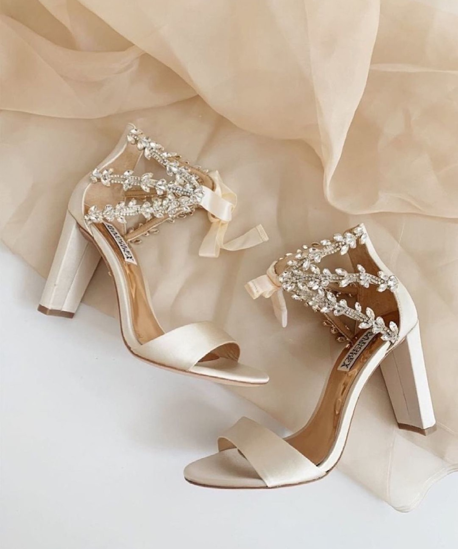 Nigaar Pink Bridal Block Heels with Golden Embroidery for Weddings | Tiesta  Shoes – Tiesta Store