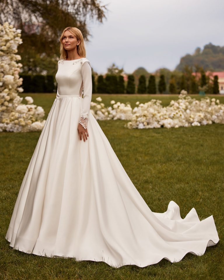 Ball Gown Wedding Dresses: 27 Best Gowns [2023 Guide]